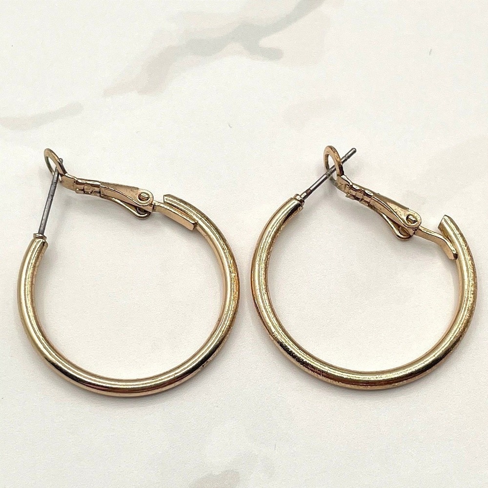 Vintage Gold Tone Leaver Back Hoop Earrings Classic Costume Jewelry Women's Y2K